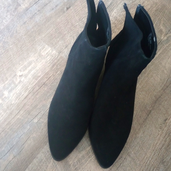 Steve Madden Suede Black Booties Size 10 - Picture 1 of 4